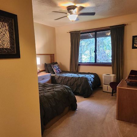 Hale Mauna Loa Upper Level With Shared Hot Tub Волкано Екстер'єр фото